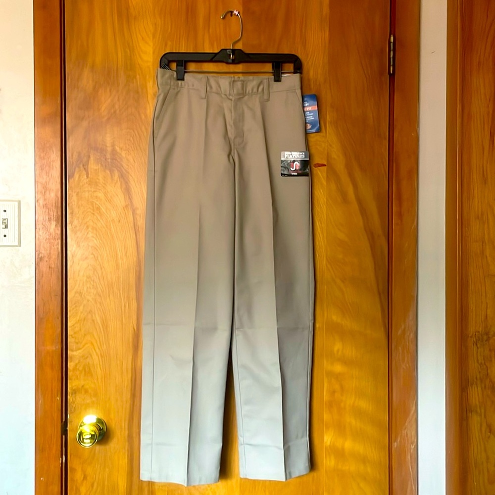 It’s a new pants it’s size 14 classic fit Dickies